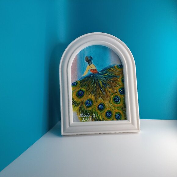 Beautiful Lady in Peacock Dress  5"x7" within a new arch shape white Frame - Picture 3 of 7